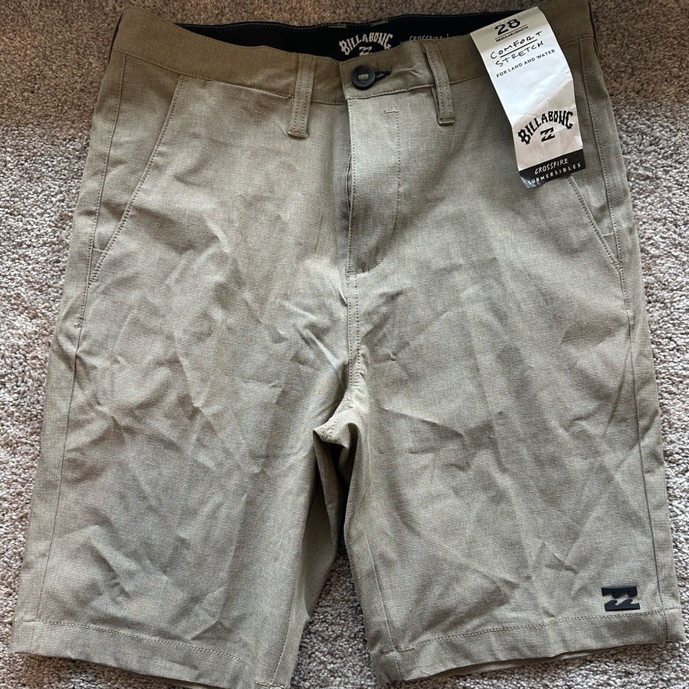 New with tags pair of Billabong Crossfire Submersibles Men’s shorts size 28